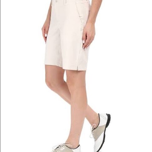 NWT UNDER ARMOUR size 4 GOLF SHORTS vanilla khaki - Picture 2 of 15